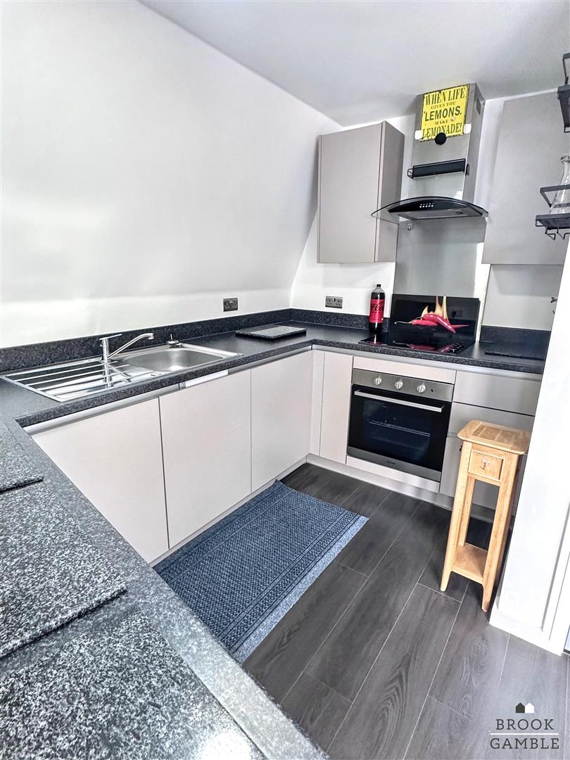 1 Bedroom Apartment - Conversion. Gildredge Road in Eastbourne,  9